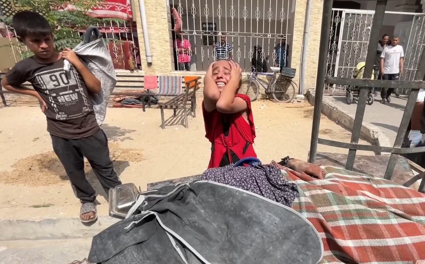 Srceparajući snimak iz Gaze: Djevojčica oplakuje majku ubijenu u izraelskom napadu