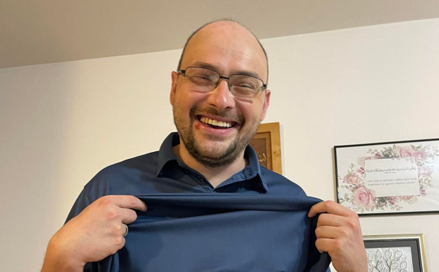 Hafiz Nedim Botić objavio kako napreduje oporavak nakon operacije: "Bez crijeva, ali s osmijehom"