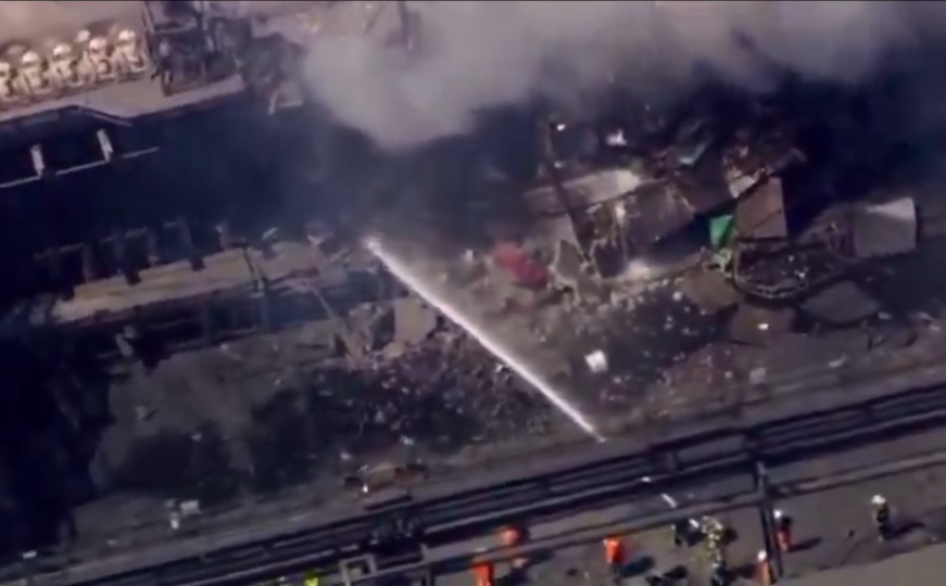 Snažna eksplozija u SAD: Jedna osoba poginula, ljudi zarobljeni ispod ruševina