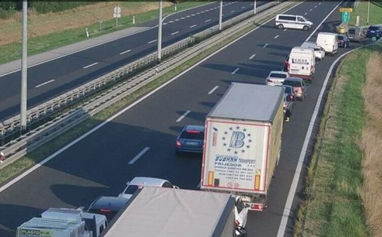 Teška nesreća kod Zagreba: Sudarili se cisterna i 5 vozila. Jedna osoba poginula, 4 povrijeđene