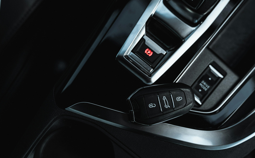 Nevjerovatni rezultati: Šta se desi kada povučete elektronsku ručnu kočnicu tokom vožnje?