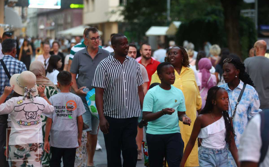 Sarajevo u augustu živi punim plućima: Gužve na Baščaršiji su dokaz za to, pogledajte atmosferu