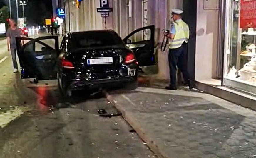 Nesreća u BiH: Mercedesom udario u ćevabdžinicu, povrijeđen maloljetnik