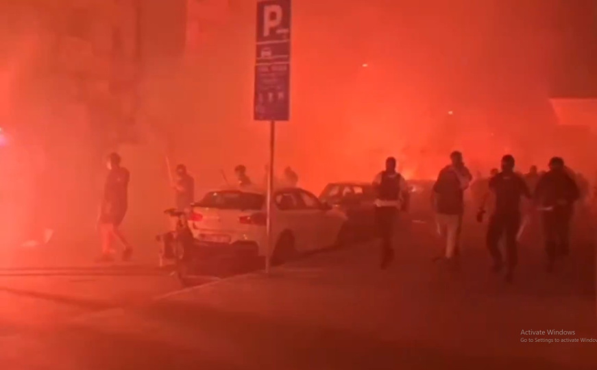 Haos u Srbiji: Policajac povrijeđen u sukobu demonstranata i pristalica SNS-a, oglasio se MUP