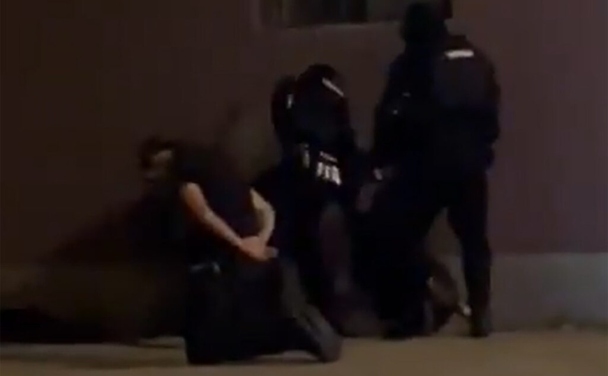 Dramatični snimci se šire mrežama: Policija pretukla građane na protestima u Srbiji