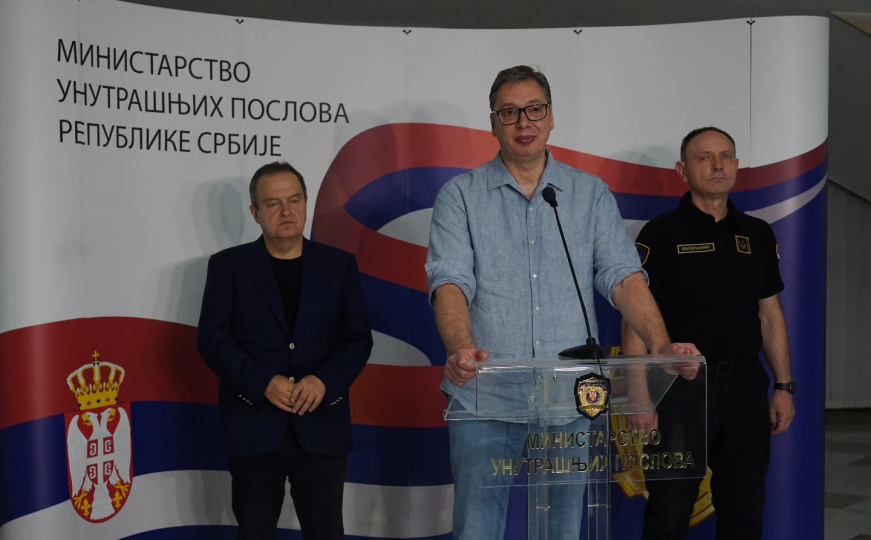 Vanredno obraćanje Vučića: "Izbjegli smo katastrofalni scenarij, povrijeđeni plivaju u krvi"