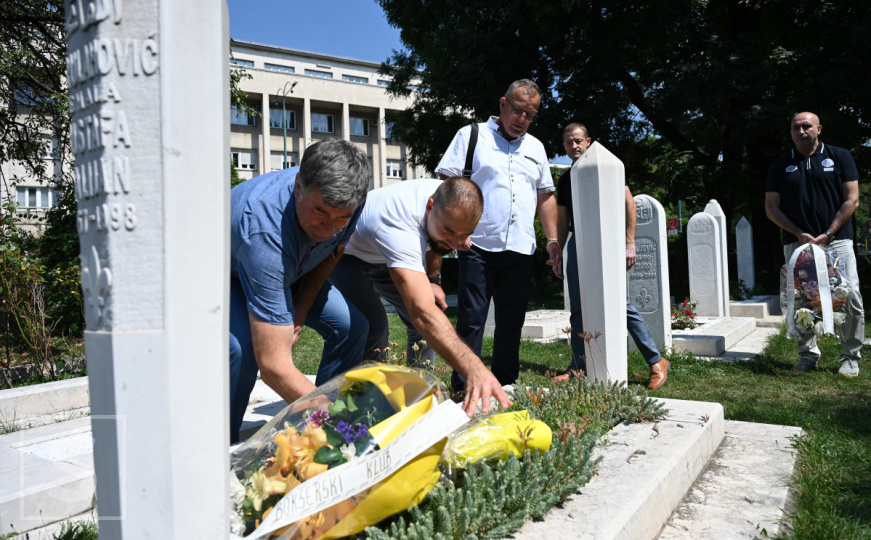 Uoči međunarodnog bokserskog turnira: Položeno cvijeće na mezar Mustafe Hajrulahovića Talijana
