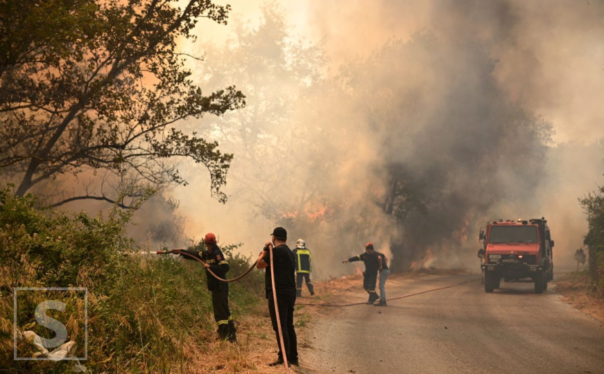 Veliki požar zahvatio zapad Grčke: "Izgleda kao smak svijeta"