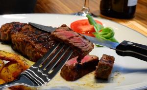 Najbolji trik za pripremu bifteka: Iskoristite namirnicu koju sigurno imate u kući