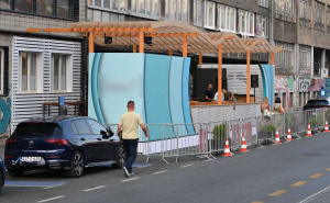 Poznatom sarajevskom kafiću naređeno uklanjanje bašte: Zauzeli trotoar i četiri parking mjesta