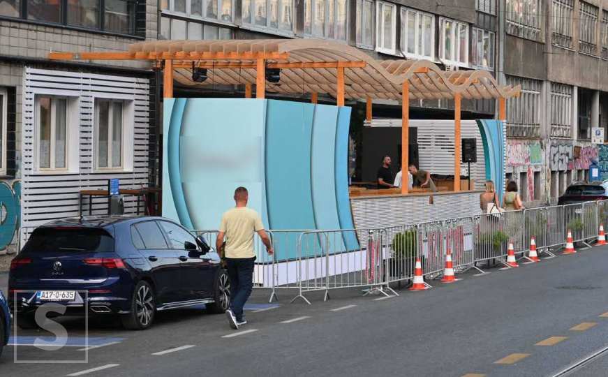 Poznatom sarajevskom kafiću naređeno uklanjanje bašte: Zauzeli trotoar i četiri parking mjesta