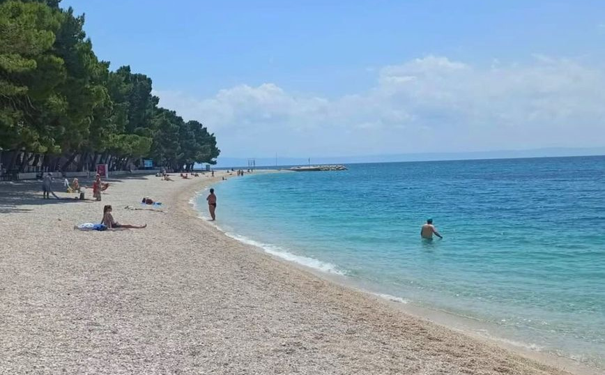 More čisto kao suza i miris borova: Ovo je jedna od najljepših plaža na Makarskoj rivijeri