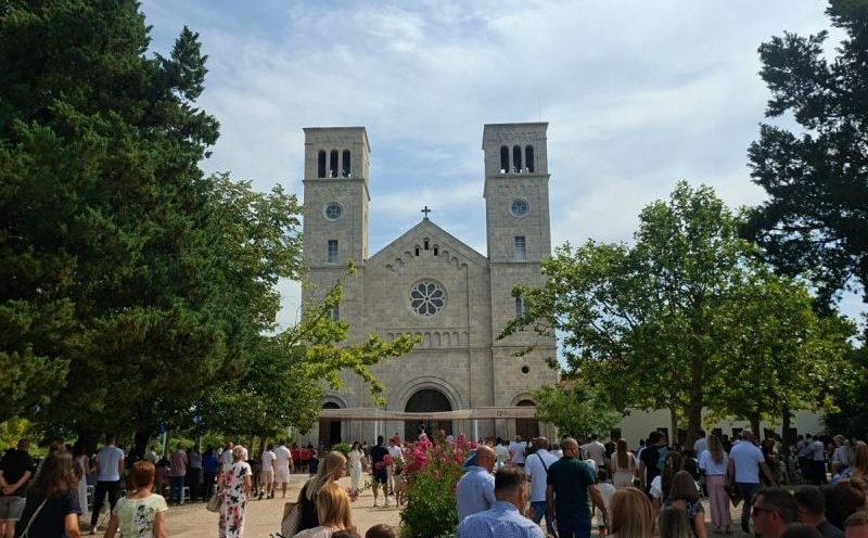Katolici slave Veliku Gospu: Hiljade vjernika u Širokom Brijegu i drugim svetištima širom BiH