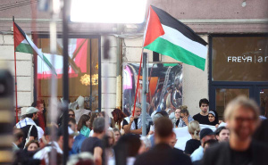 Glasna poruka iz srca Sarajeva: Ispred glamura SFF-a, zavijorila se i zastava Palestine