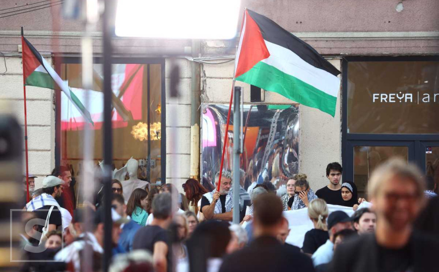 Glasna poruka iz srca Sarajeva: Ispred glamura SFF-a, zavijorila se i zastava Palestine