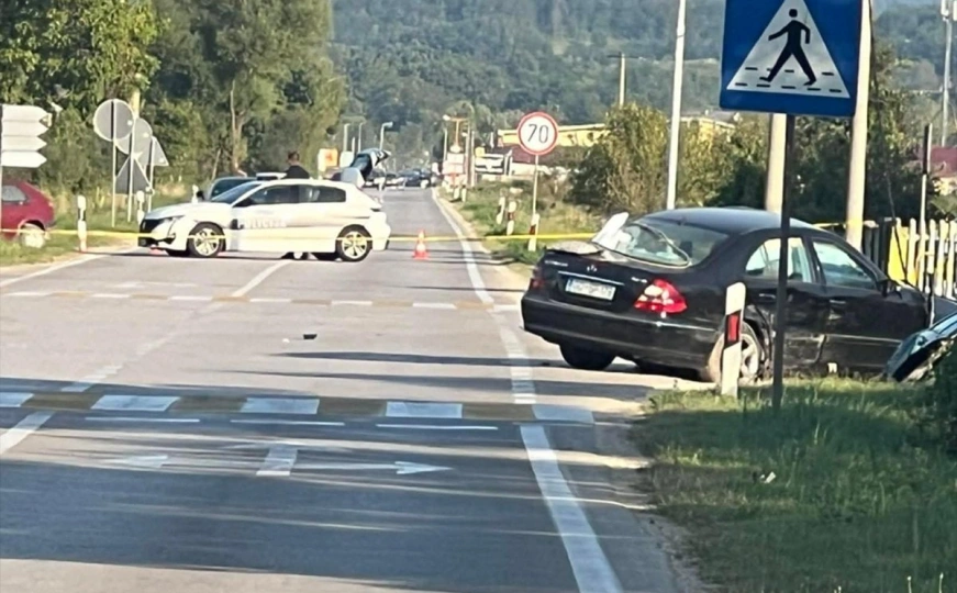 Teška nesreća kod Sanskog Mosta: Vozač Mercedesa smrtno stradao