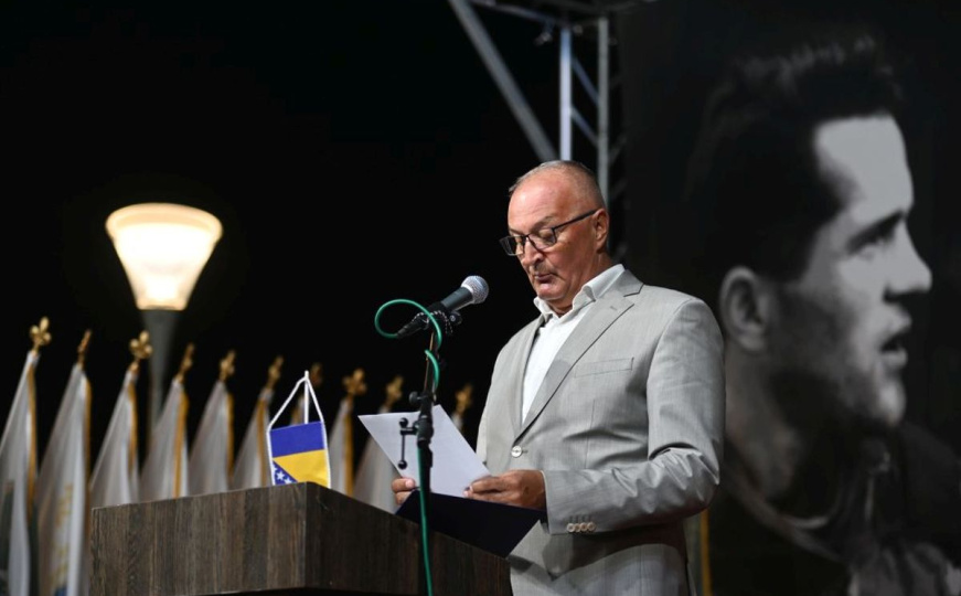 Helez poručio iz Bužima: 'Ne smijemo se zavarati da je borba završena. I dalje žele razgraditi BiH'