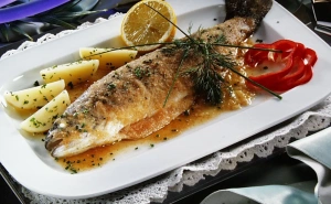 Zašto vam se riba stalno lijepi za tavu? Evo najčešće greške koju svi prave