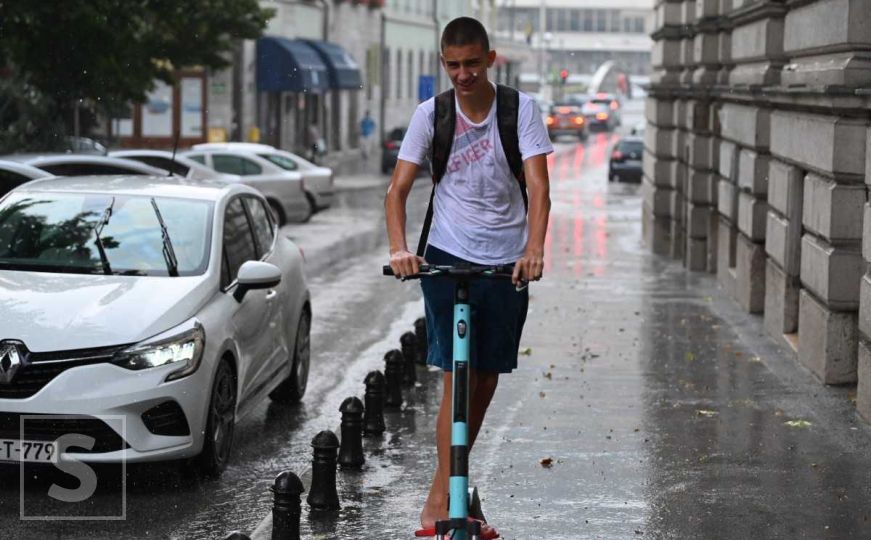 Stigla promjena vremena, kiša pada u dijelovima BiH: "Moguće su oluje sa grmljavinom"