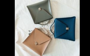 Djevojka snimila šta je vrućina napravila njenoj skupoj torbici: Luksuzni brend na stubu srama