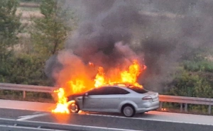 Gori automobil na autoputu u BiH: Vozači pozvani na oprez
