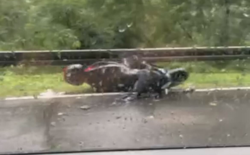 Još jedna tragedija na bh. cesti: Motociklista poginuo u sudaru sa automobilom kod Foče