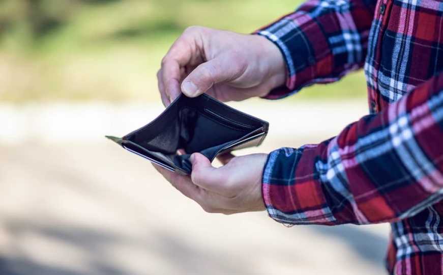 Teška krađa: Prijedorčanin S. B. prisvojio pronađeni novčanik pa s kartice skinuo više od 30.000 KM