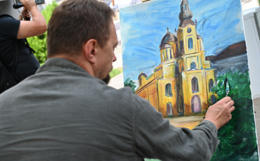 Boje Sarajeva na ulici: Prolaznici svjedoci stvaranja umjetnosti uživo, došao i maestro Safet Zec