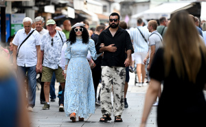 Sarajevske ulice tokom SFF-a kao modna pista: Raskošan stil, klasika i elegancija