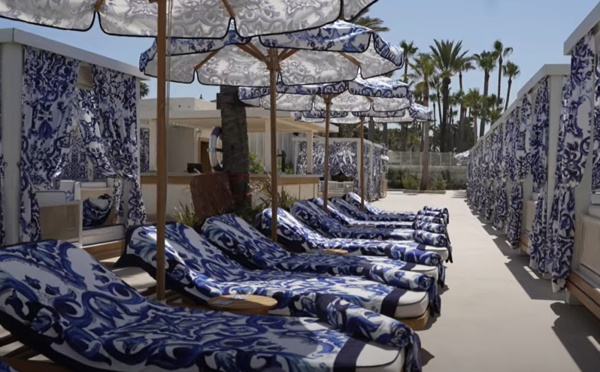 Sunčanje kao luksuz: Na ovim destinacijama platit ćete i do 1.200 eura dnevno za ležalju i suncobran