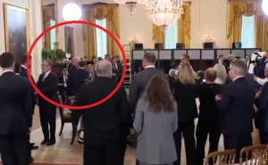 Trump i Macron su mislili da ih niko ne čuje: Mikrofon je snimio njihov razgovor