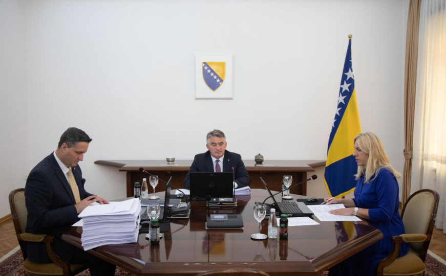 Oglasio se Denis Bećirović: Objavio detalje usvojenog budžeta za 2025. godinu