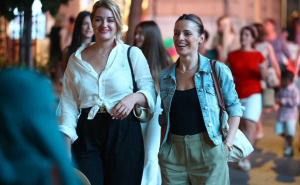 Taj divni šarm Sarajeva: Osmijesi, muzika i večernja čarolija na ulicama grada