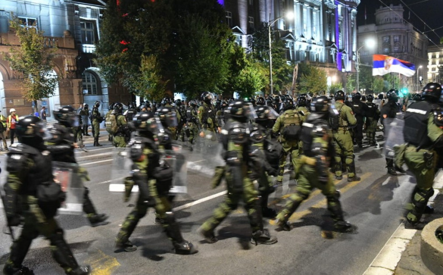 Okupljaju se pristalice SNS-a, studenti Srbije poslali upozorenje: "Pucaju iz prazne puške"