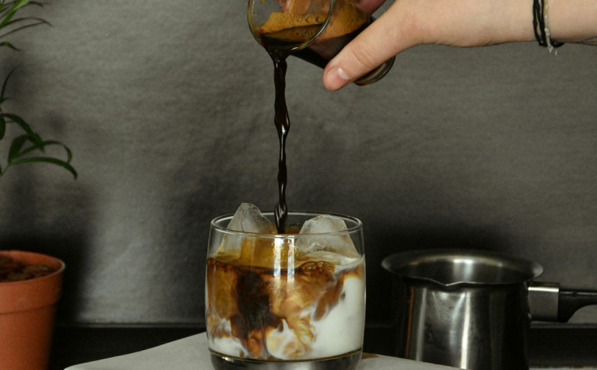 Volite ledenu kafu? Evo jednostavnog trika da ne bude razvodnjena i bezukusna