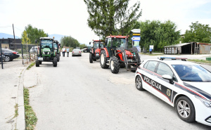 "Sramota": Policija zaustavila kolonu traktora, onemogućen protest poljoprivrednika u Sarajevu