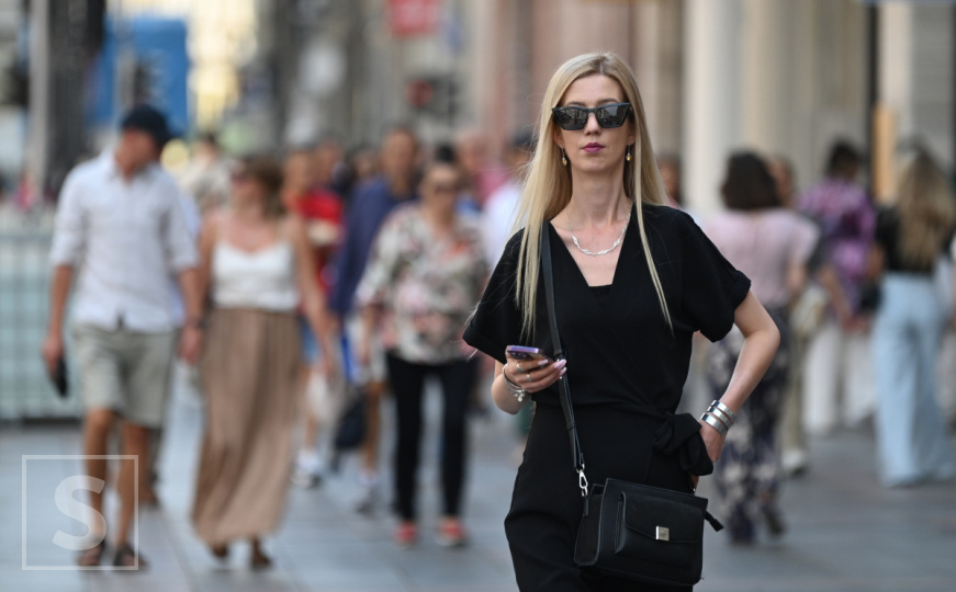 Turisti i Sarajlije uživaju u ljetnom danu: Ulice grada prepune osmijeha i šetača