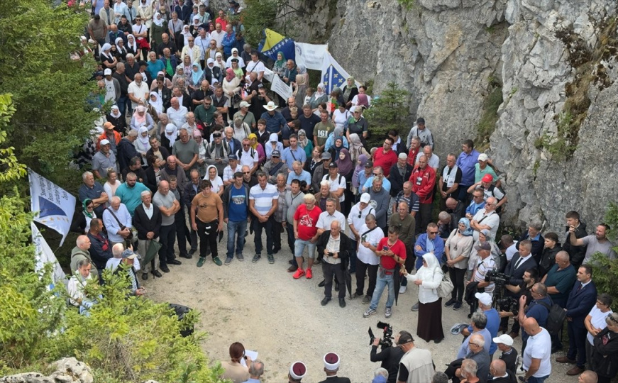 Korićanske stijene: 33. godišnjica zločina jezivog zločina, trostruke egzekucije Bošnjaka i Hrvata