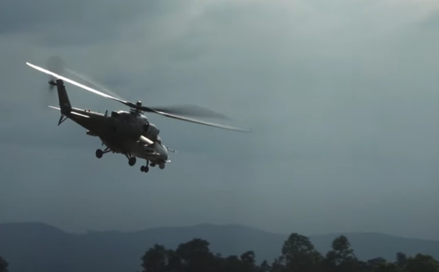 Vanredna situacija na nebu iznad BiH: Helikopter iz Srbije prinudno sletio kod Prnjavora