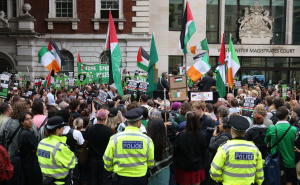 Masovni protesti podrške u Londonu za irskog repera koji je stao uz Gazu: Optužen je za terorizam