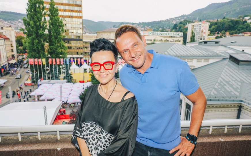 Ne jenjava interes za festivalsku bazu Binga: Enis Bešlagić i Amira Medunjanin posjetili Naše mjesto