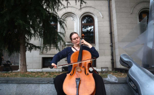 Emotivni povratak u Sarajevo: Suprug violončelistice bio je ratni fotograf u gradu pod opsadom