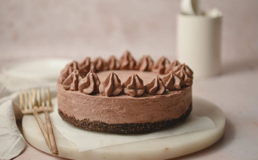 Savršen ljetni recept: Čokoladna torta bez pečenja će vas očarati