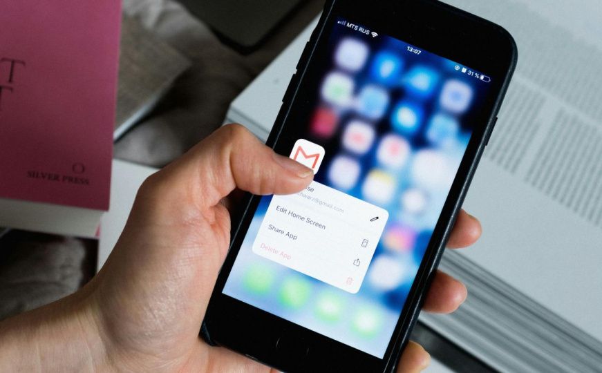 Stručnjaci upozoravaju: Znate li da sve vrijeme držite mobitel neispravno?