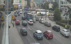 Stanje na cestama krajem radne sedmice: Gužve širom BiH i na granicama, evo gdje je najgore