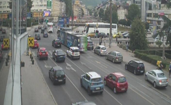 Stanje na cestama krajem radne sedmice: Gužve širom BiH i na granicama, evo gdje je najgore