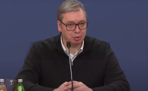 Vučić ponovo uhvaćen u laži: Hvali se da nikada nije bio u kockarnici, a pogledajte snimak iz 2004.