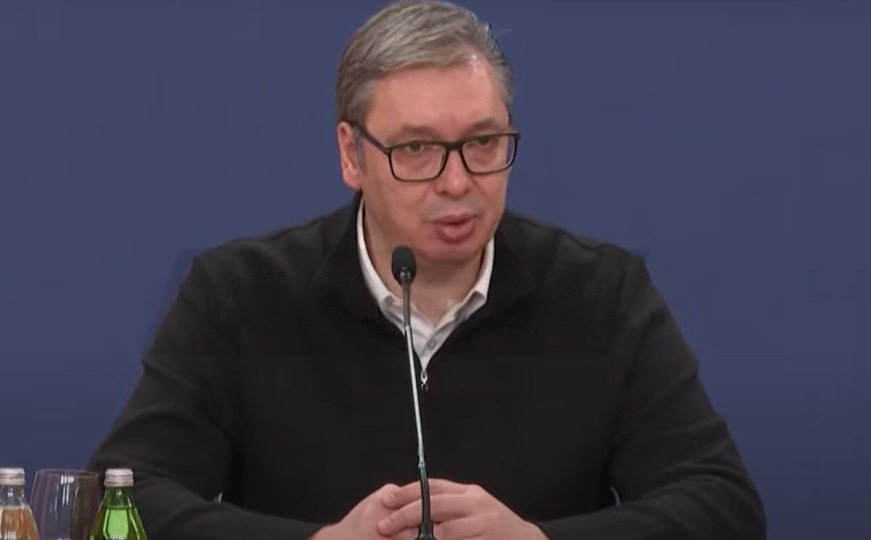 Vučić ponovo uhvaćen u laži: Hvali se da nikada nije bio u kockarnici, a pogledajte snimak iz 2004.