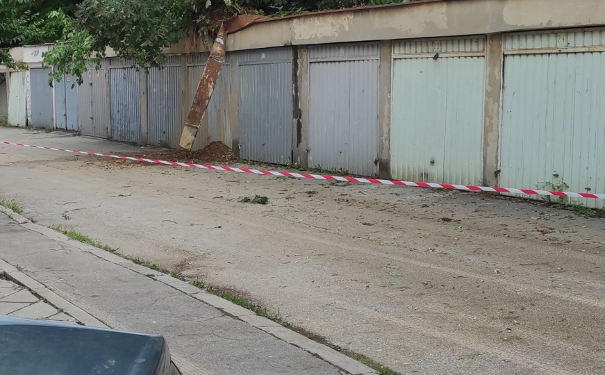 Ugrožene garaže: Pokrenuto klizište u Gradačkoj ulici u Sarajevu