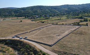 Akcija Bošnjaka u Stocu: Za dan izgradili zid budućeg mezaristana